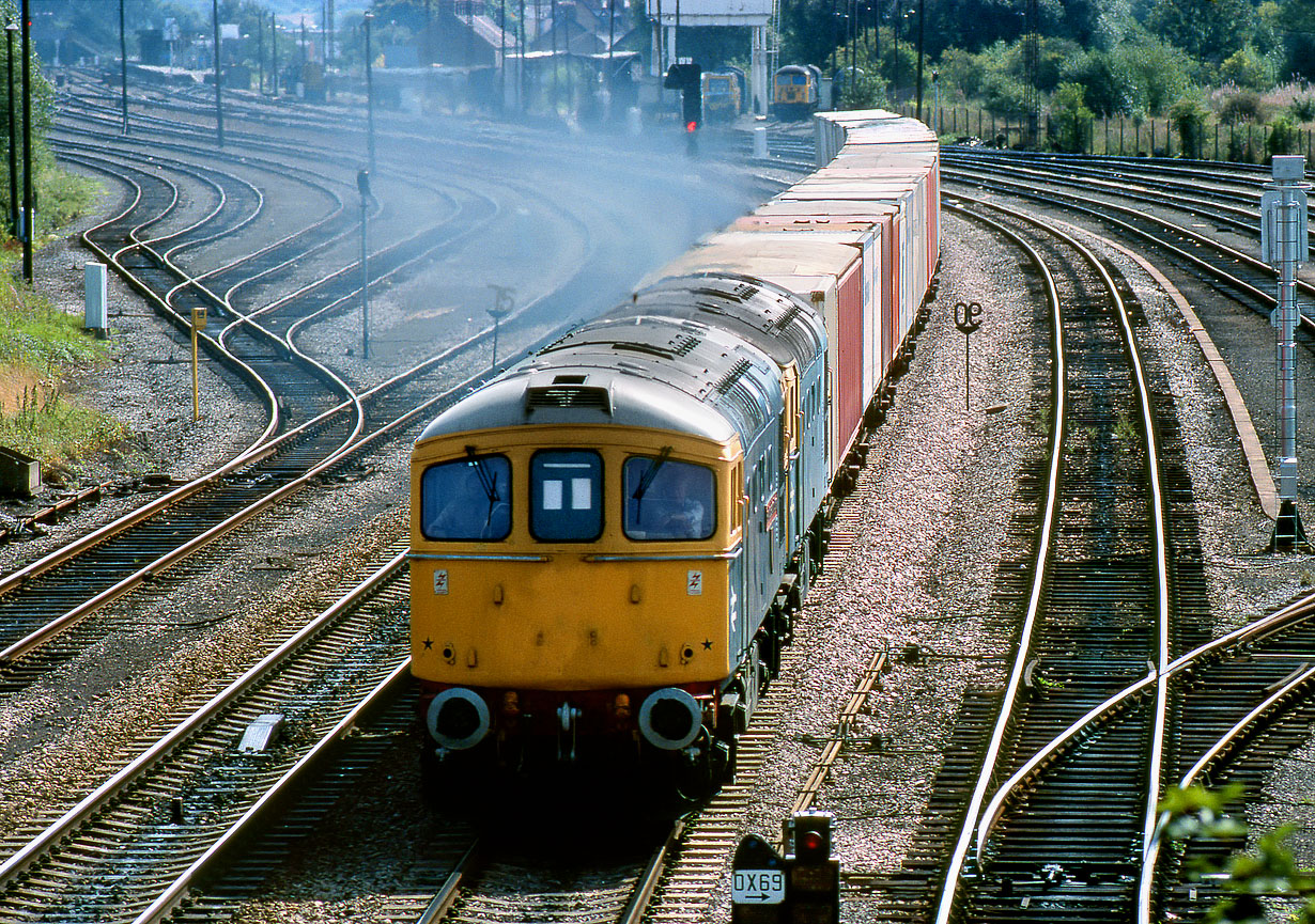 33027 & 33104 Oxford (Walton Well Road) 21 August 1982