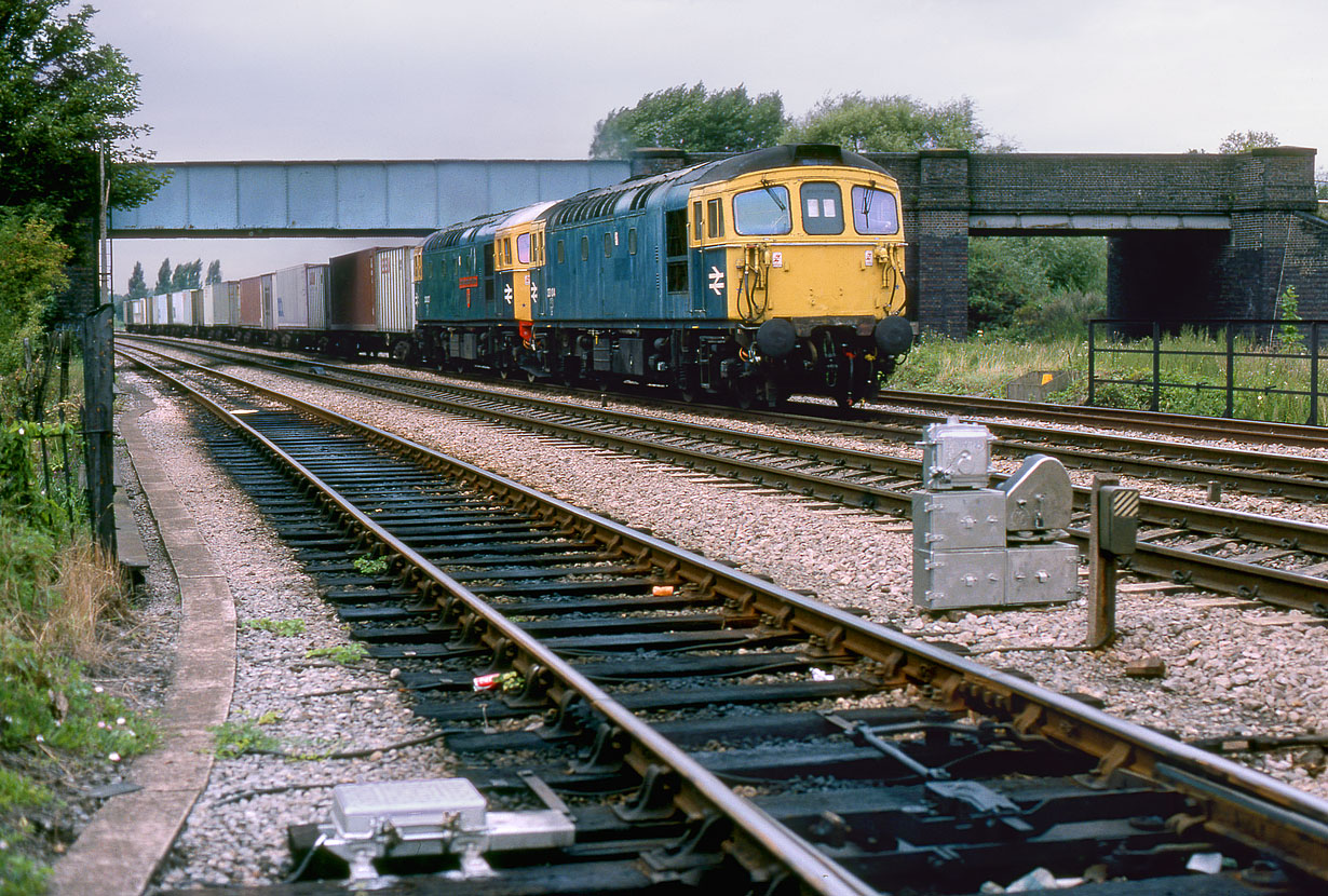 33104 & 33027 Oxford (Walton Well Road) 21 August 1982