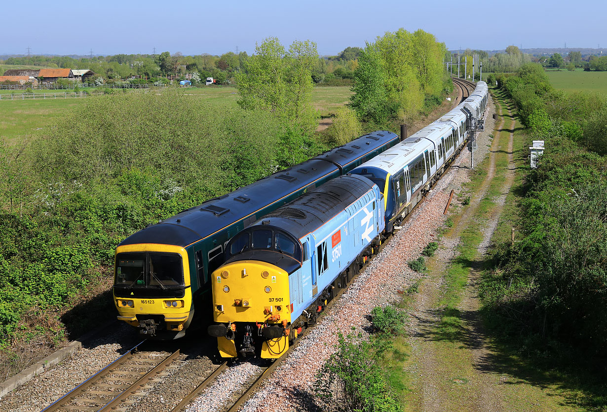 37501, 701511, 701507 & 165123 Didcot North Junction 23 April 2026