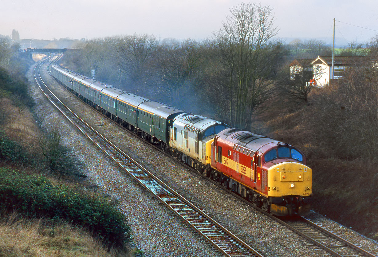 37695 & 37689 Up Hatherley 4 January 2003