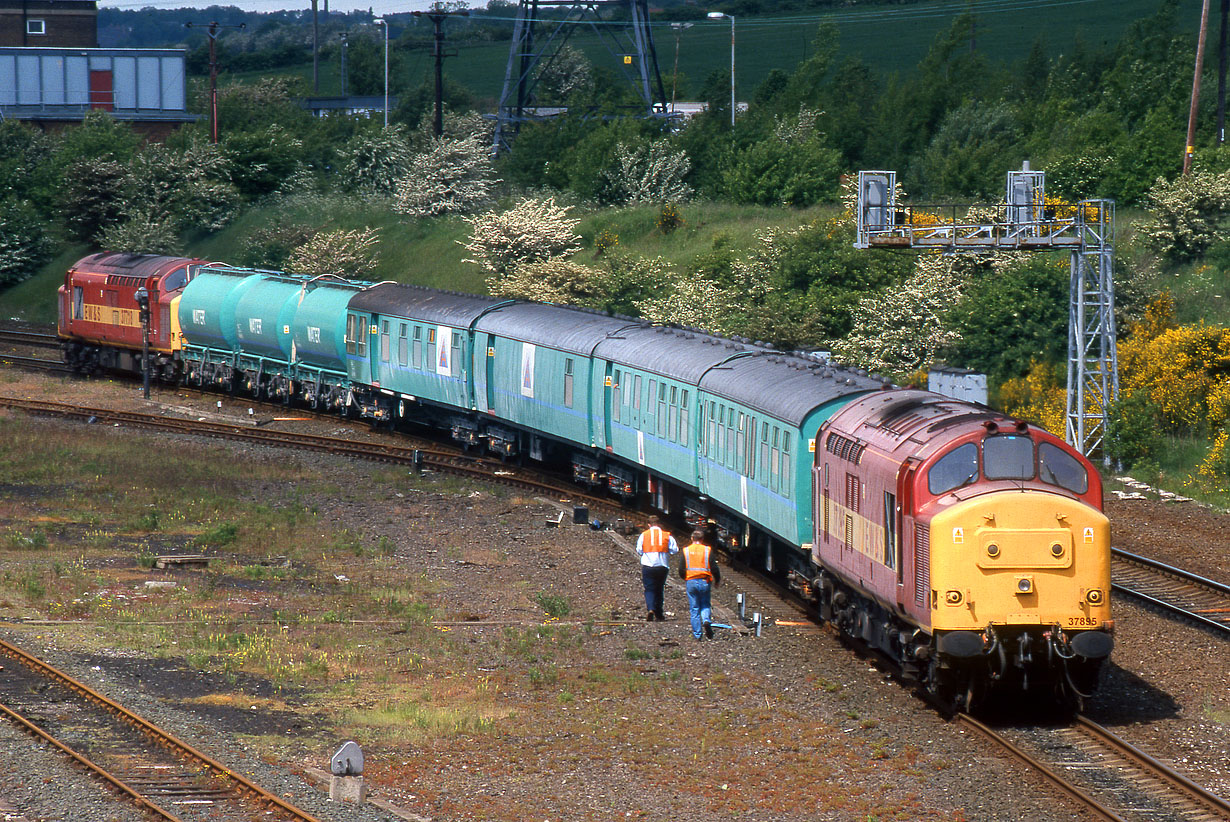 37895 Healey Mills 24 May 2000