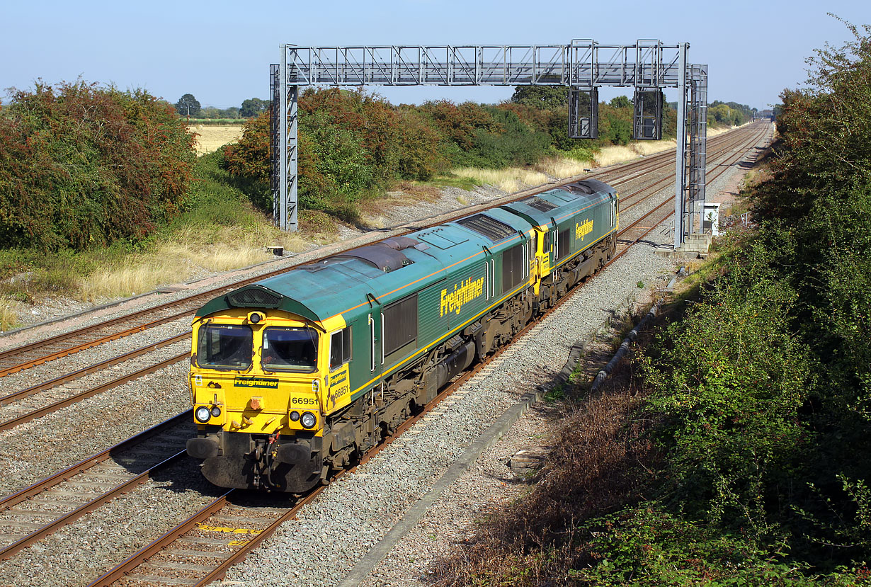 66951 & 66606 Denchworth 8 September 2014