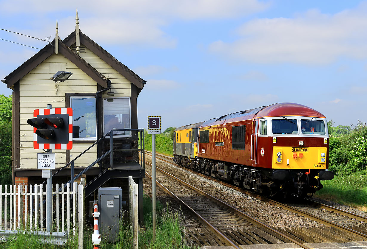 69009 & 73119 Ascott-under-Wychwood 20 May 2024