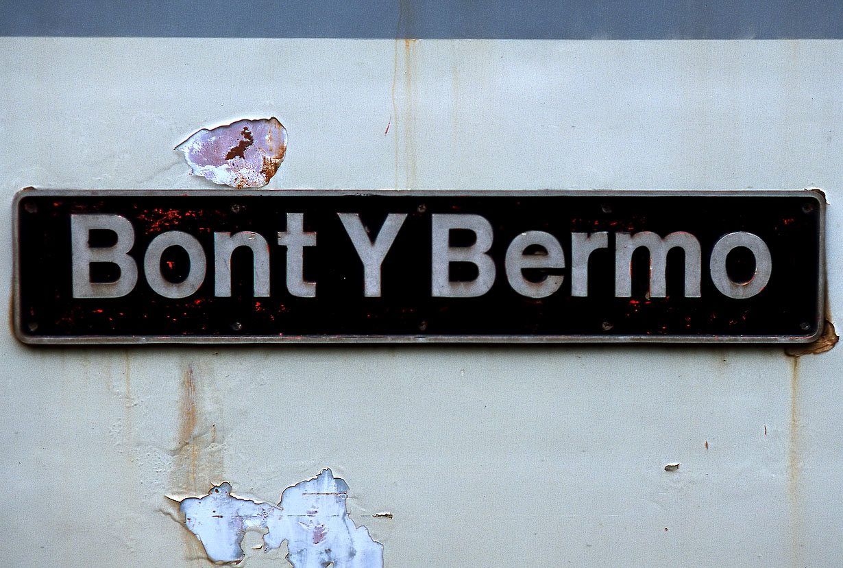 37402 Bont-Y-Bermo Nameplate 15 July 2002