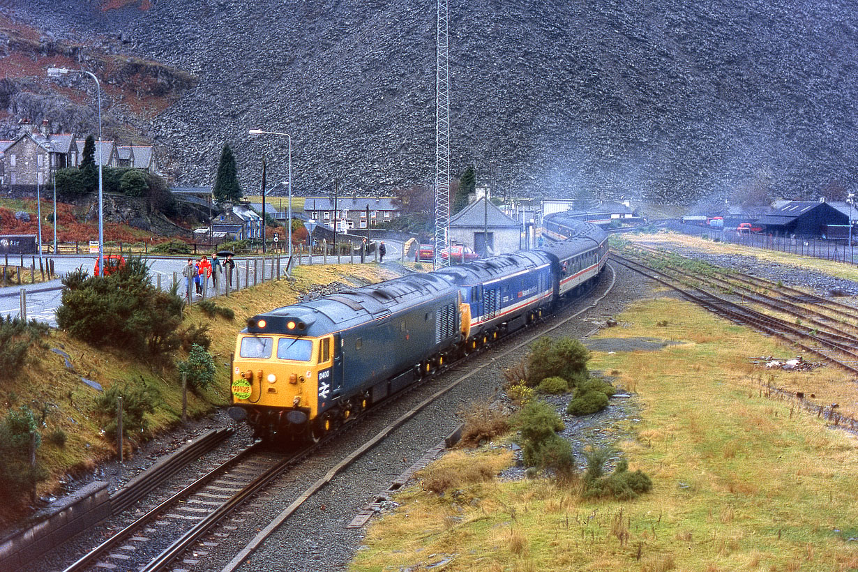 D400 & 50033 Blaenau Ffestiniog 5 December 1992