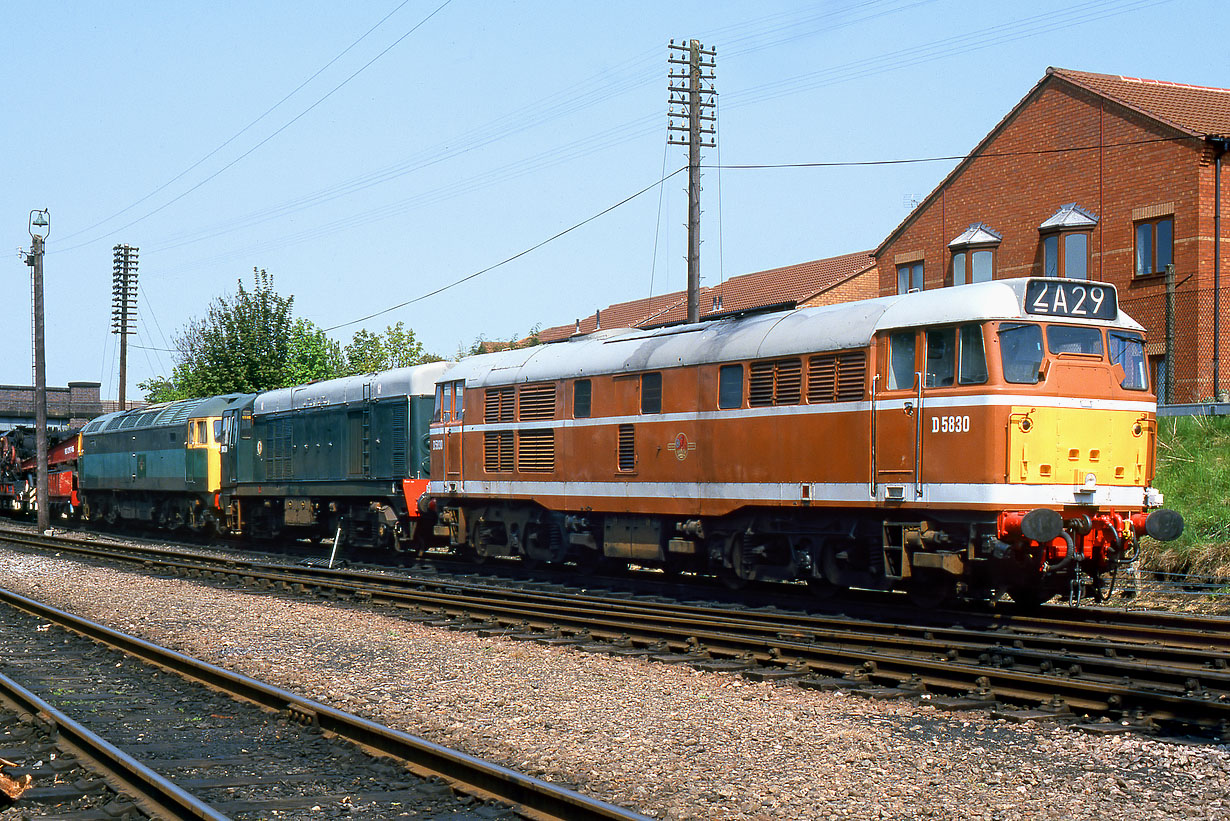 D5830, D8098 & D1705 Loughborough Central 11 May 2001